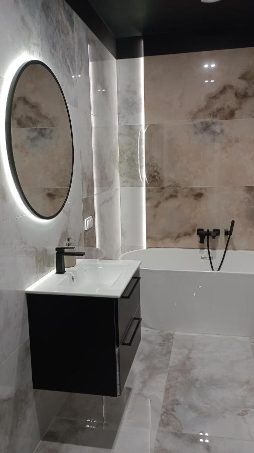 Manu Park Z Garazem Centrum Apartament *